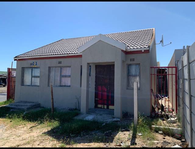 3 BEDROOM FREEHOLD FOR SALE IN CLAIREWOOD